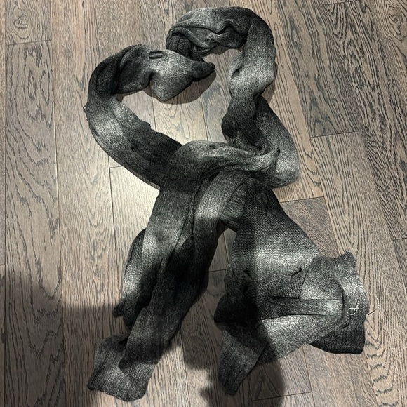 Vintage polka dot distressed holes wool scarf - Picture 4 of 7